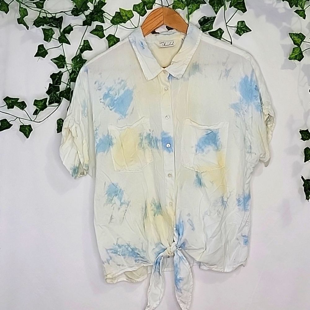 Caffe Marrahesh. Tie Dyed Button Down. Tie Front Top. Size Large. EUC